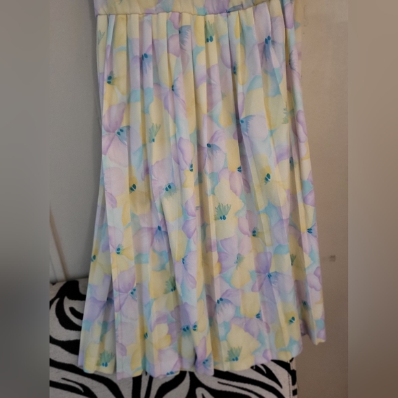 VINATGE PASTEL PLEATED DRESS - Picture 5 of 10